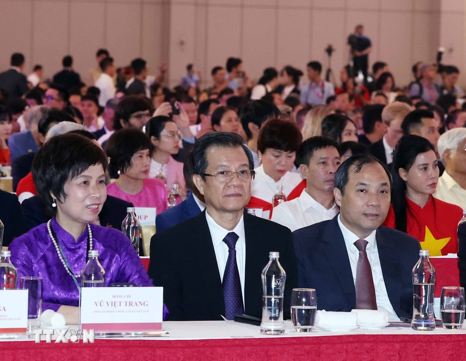 Các đại biểu dự Lễ khai mạc Triển lãm 