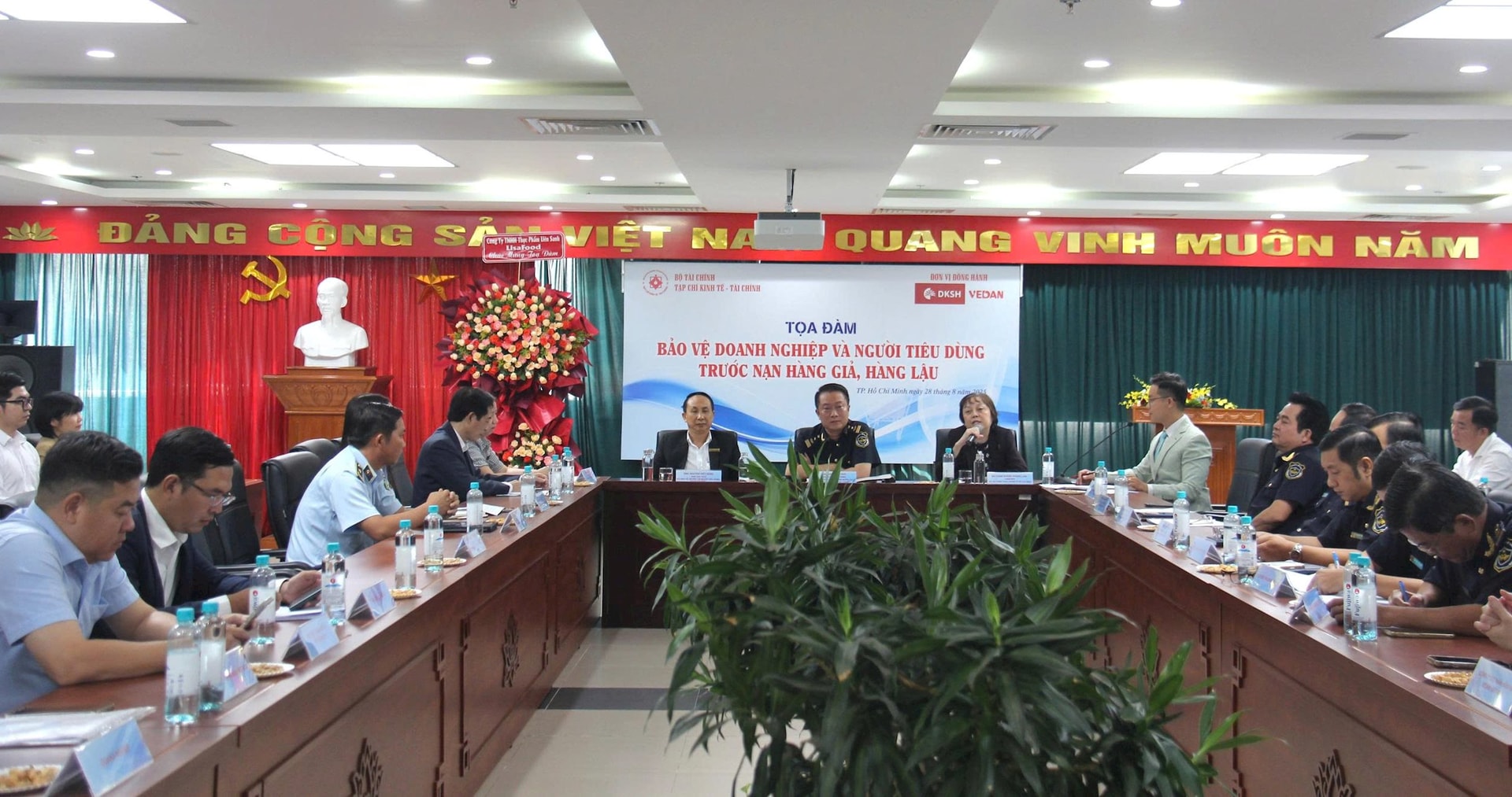 Hàng giả 4