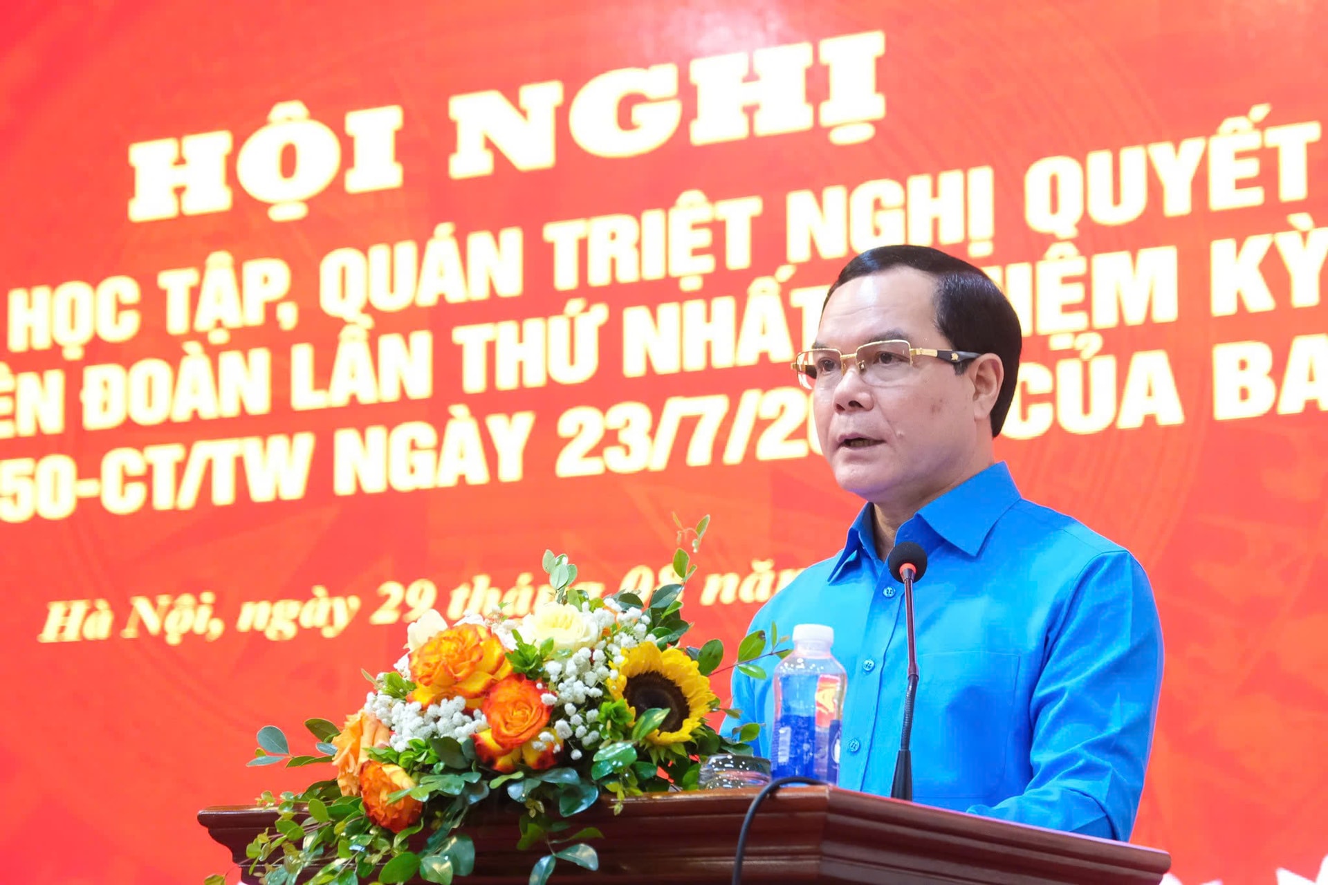 Chủ tịch Tổng LĐLĐ Việt Nam Nguyễn Đình Khang phát biểu tại hội nghị tập huấn. Ảnh: M. Quân