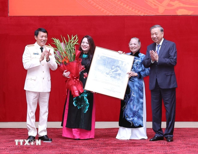 ttxvn-tong-bi-thu-to-lam-du-le-truy-tang-danh-hieu-anh-hung-llvtnd-cho-thuong-tuong-bui-thien-ngo-8246622-2.jpg