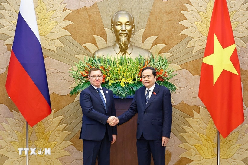 Chủ tịch Quốc hội Trần Thanh Mẫn tiếp Phó Chủ tịch thứ nhất Hội đồng Liên bang, Quốc hội Liên bang Nga Vladimir Vladimirovich Yakushev. (Ảnh: Doãn Tấn/TTXVN)