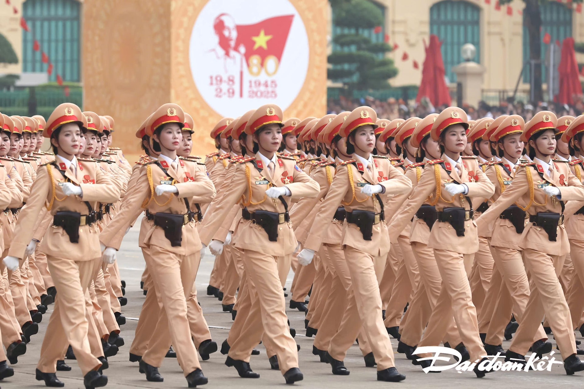 gen-h-nữ CSGT