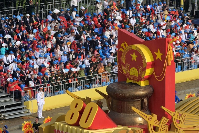 xe-quoc-huy-viet-nam-17567731986621368646694.jpg