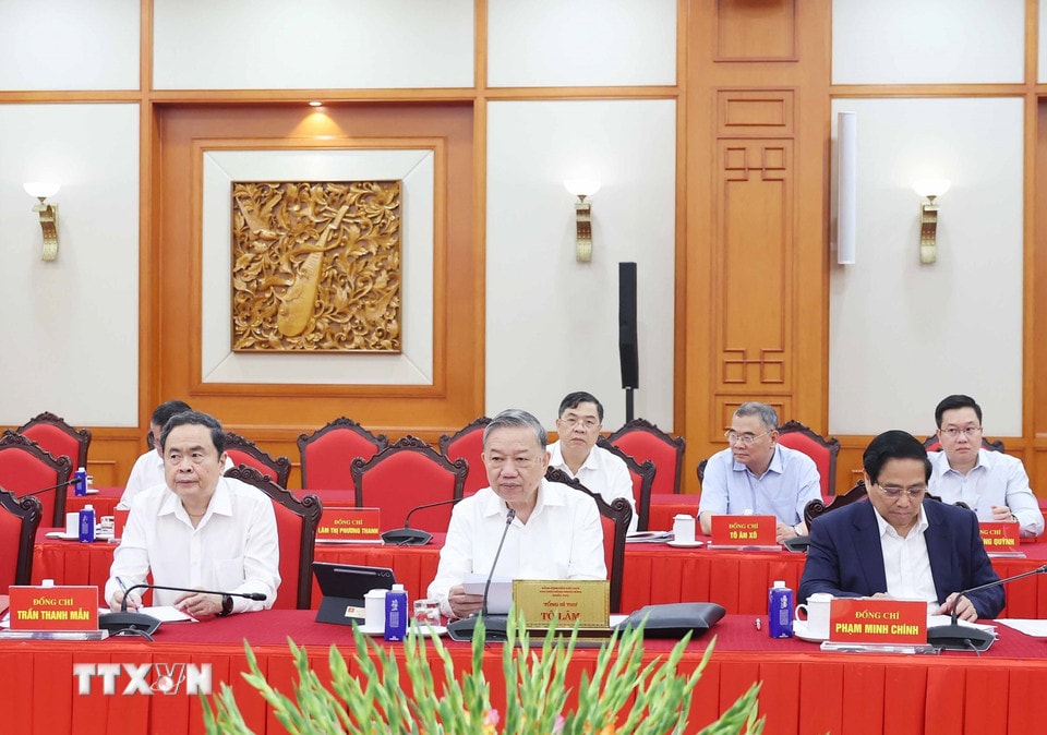 Tổng Bí thư Tô Lâm chủ trì cuộc làm việc của Bộ Chính trị với Ban Thường vụ Đảng ủy Mặt trận Tổ quốc, các đoàn thể Trung ương. (Ảnh: Thống Nhất/TTXVN)