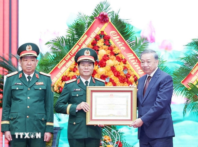 ttxvn-0609-tong-bi-thu-bo-tong-tham-muu-11.jpg