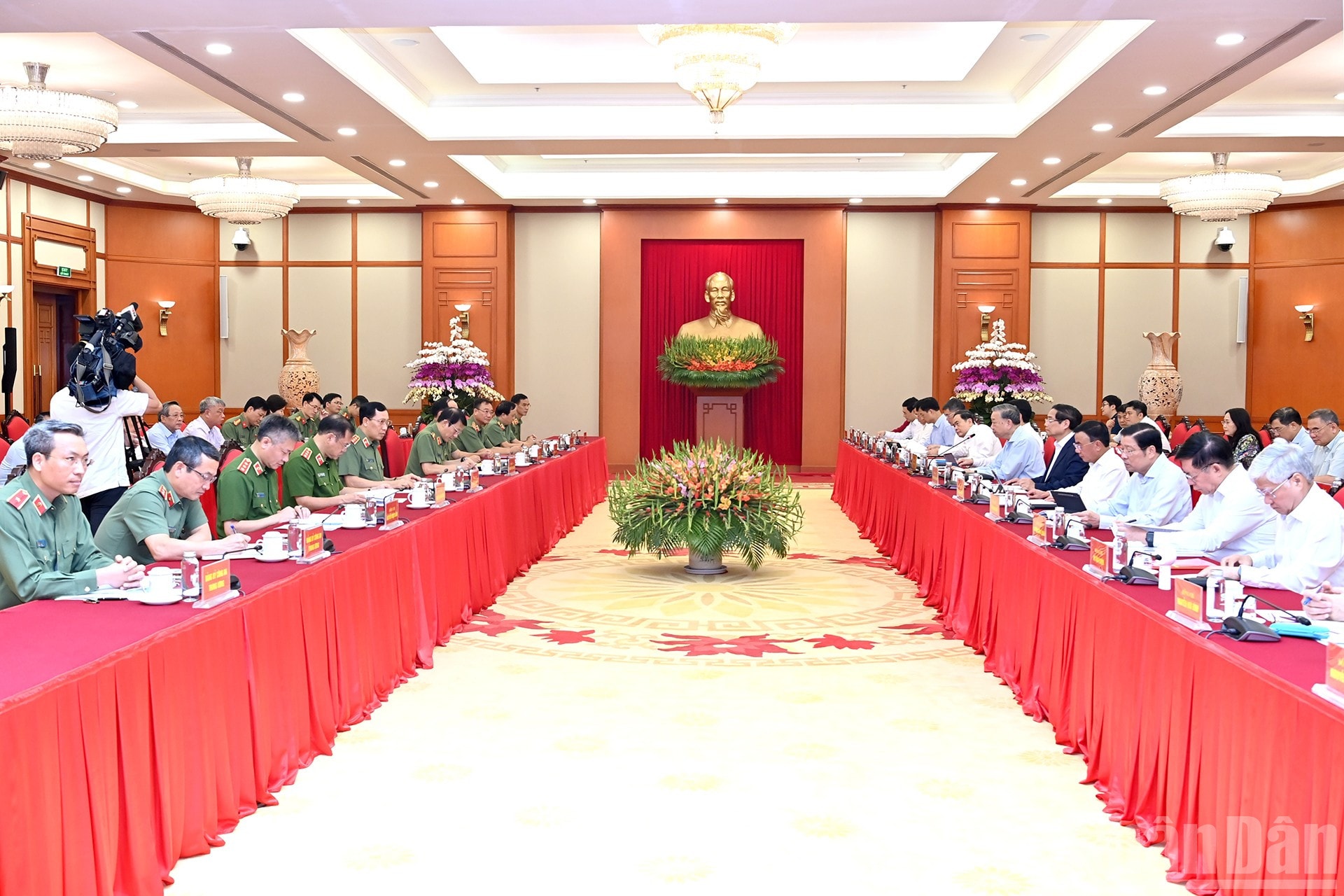 Tổng Bí thư Tô Lâm chủ trì cuộc làm việc của Bộ Chính trị với Ban Thường vụ Đảng ủy Công an Trung ương- Ảnh 1.
