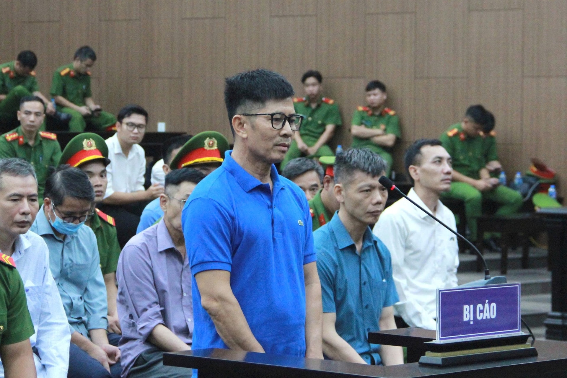 bi cao hung