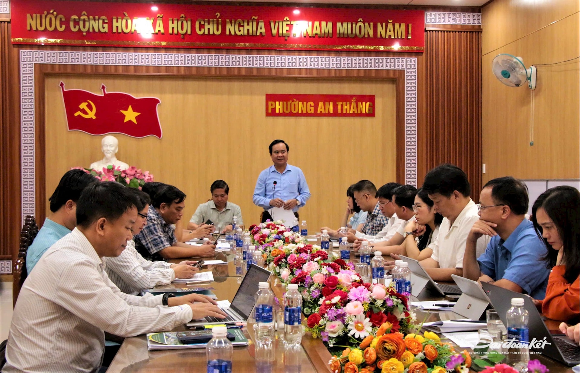 LAM VIEC 2