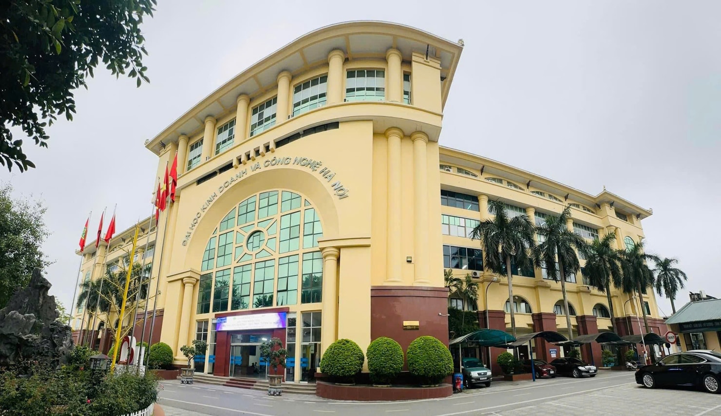 Truong dai học kinh doanh cong nghe