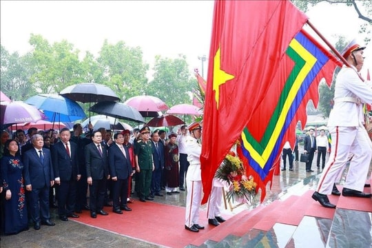 Thủ tướng dâng hương tưởng niệm tại Đền Hùng