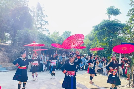 Tháng 3 tại Làng Văn hóa - Du lịch các dân tộc Việt Nam