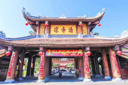 Ngắm cổng tam quan độc đáo tại ngôi cổ tự nghìn năm tuổi ở Hà Tĩnh